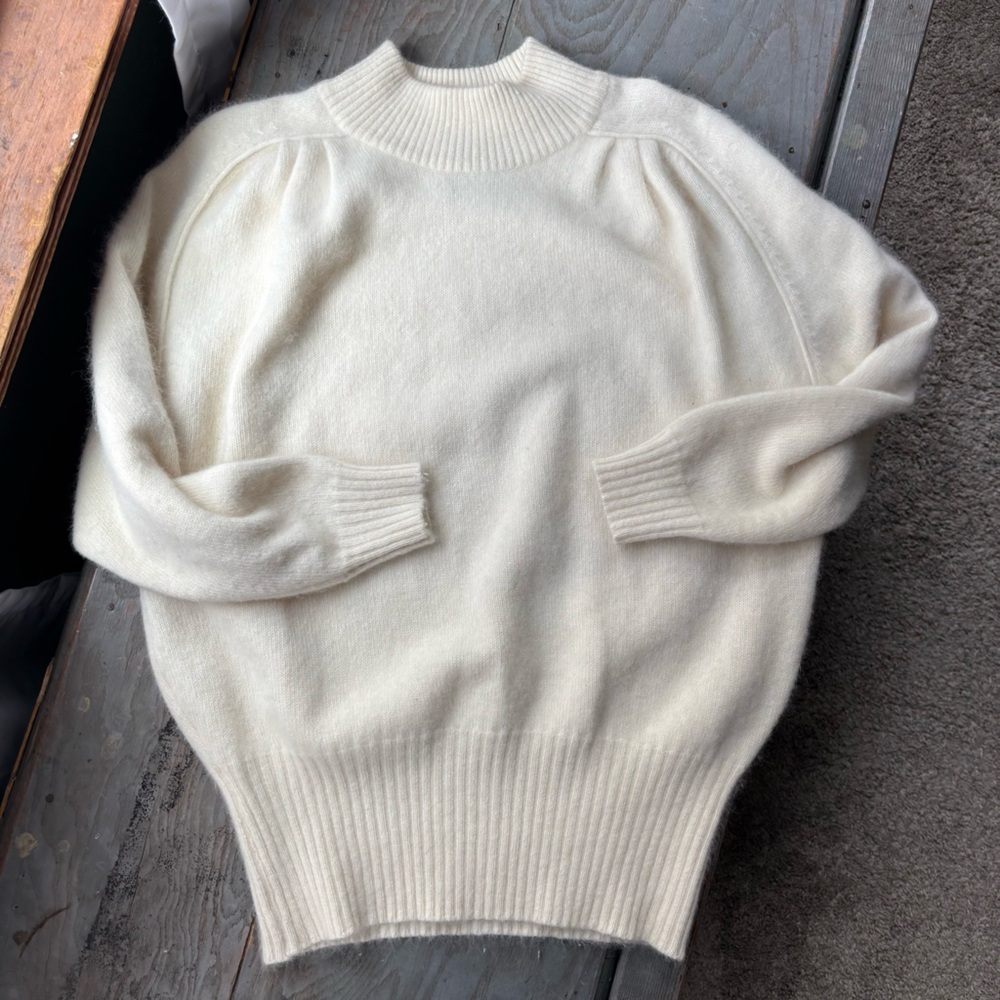 BEAUTIFUL vintage angora and wool blend sweater